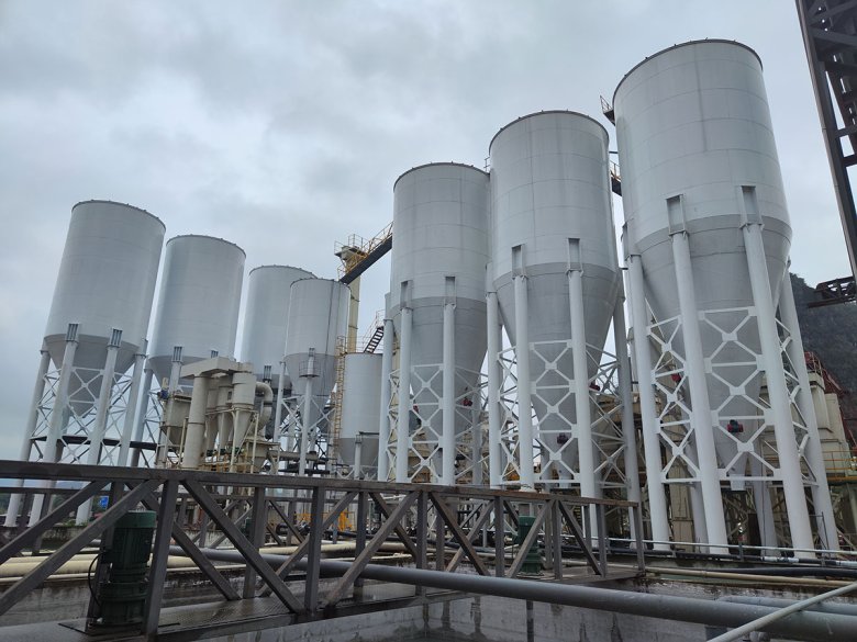 桂林氫氧化鈣設備現(xiàn)場.jpg